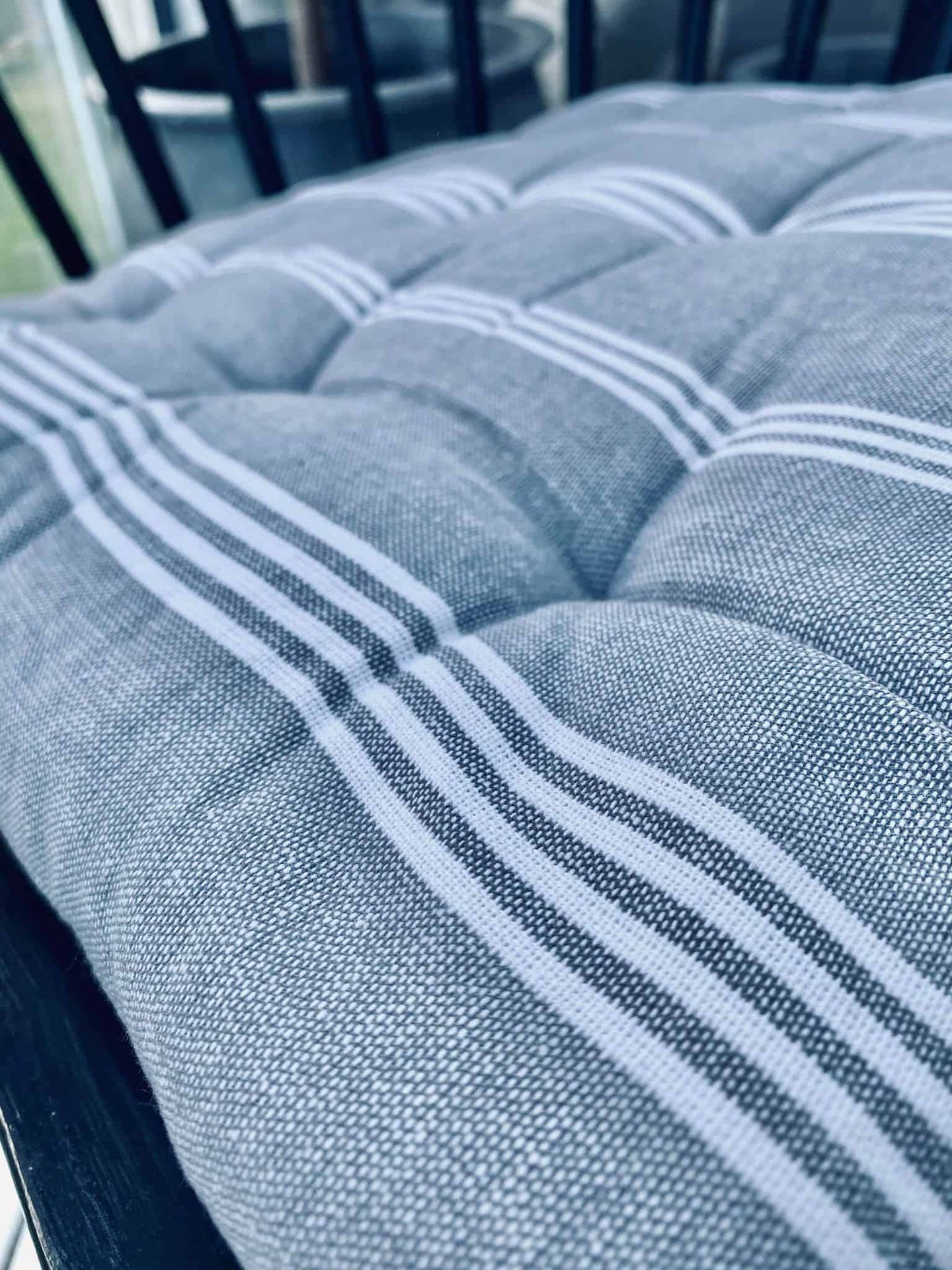 Futon hynde – Blå med hvide striber - 40×40 - VIAMAJA.DK