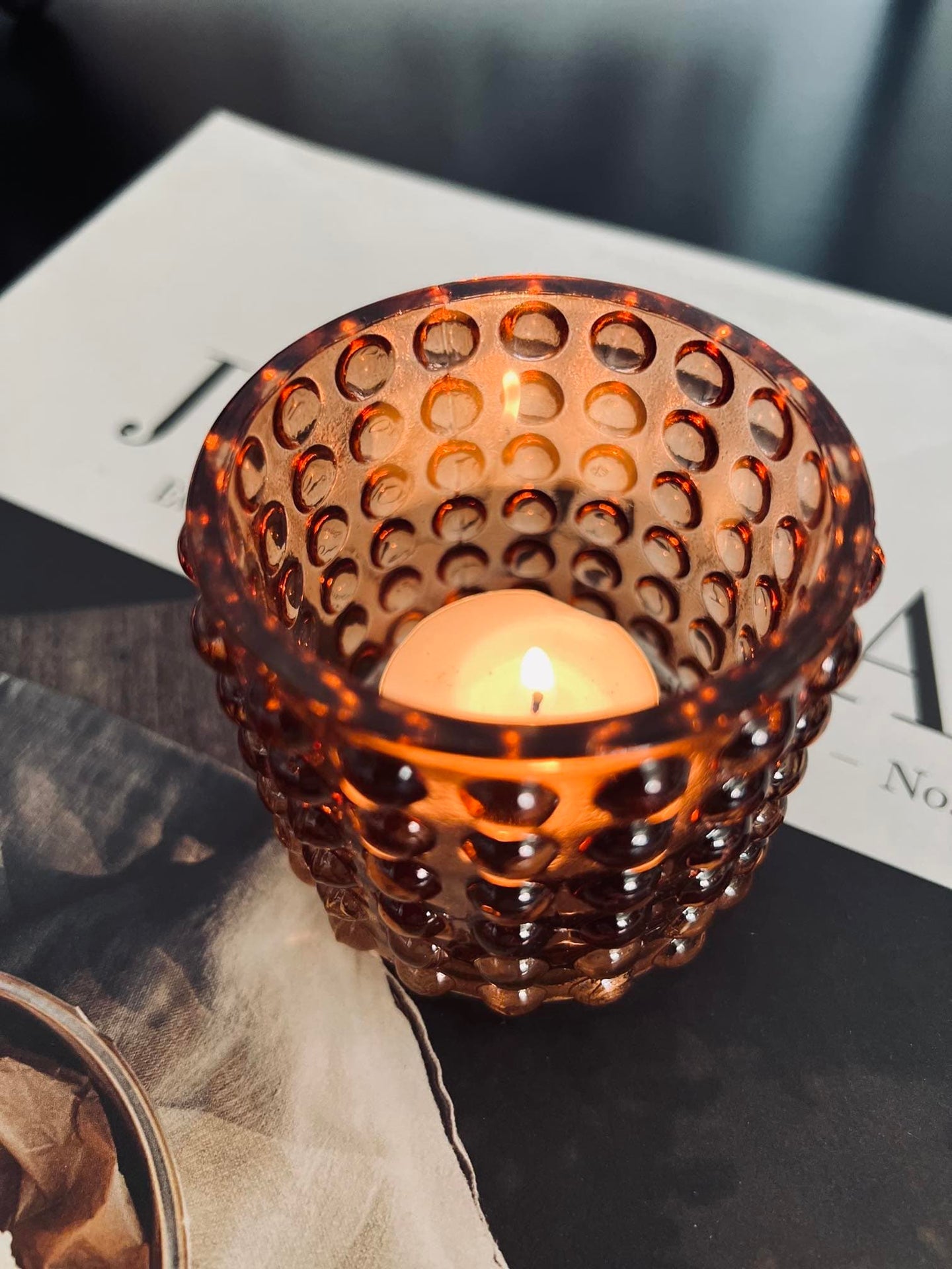Fyrfadsstage med dots - Blomme - VIAMAJA.DK