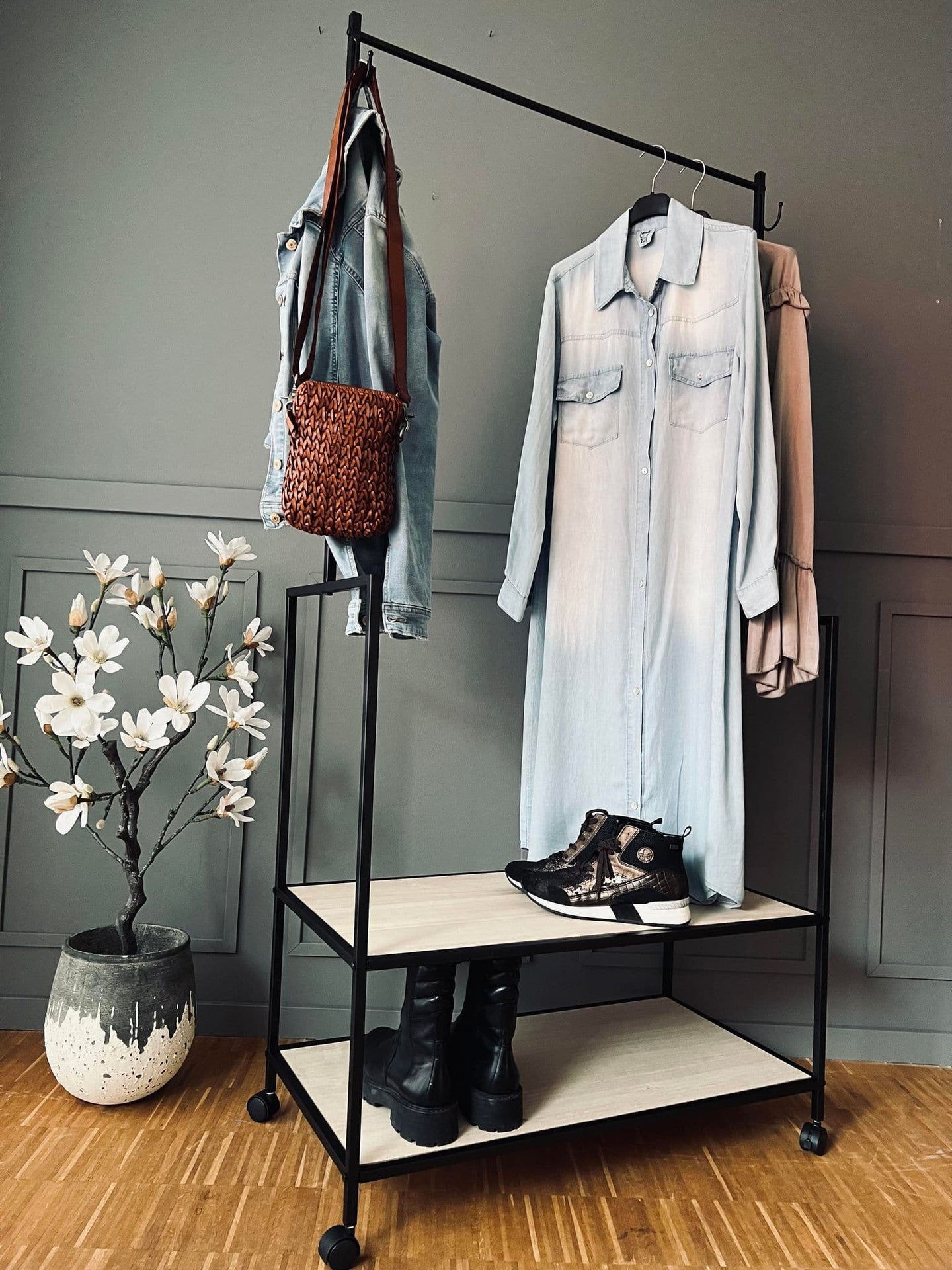 Garderobe på hjul - 2.Sortering - VIAMAJA.DK