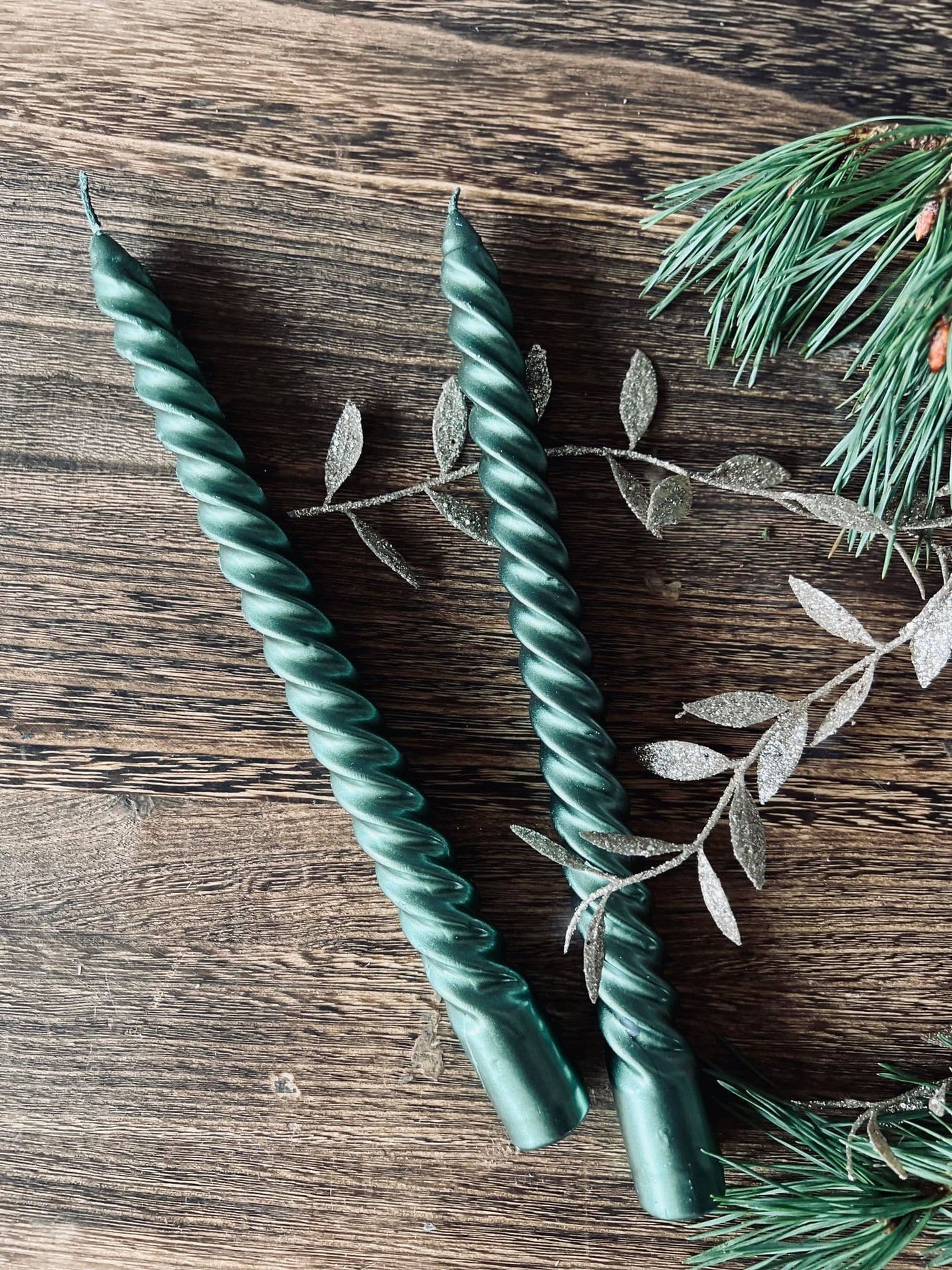 Grønne stearinlys - 2 stk grøn snoet - VIAMAJA.DK