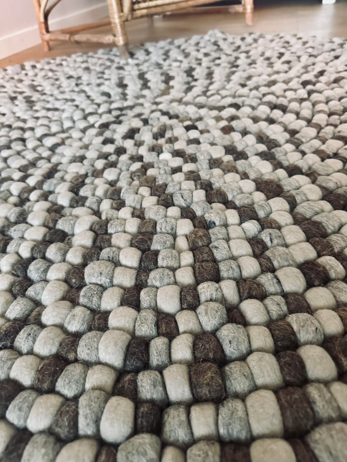 Gulvtæppe m. Dots – Naturmix m. Grå 120 cm - VIAMAJA.DK