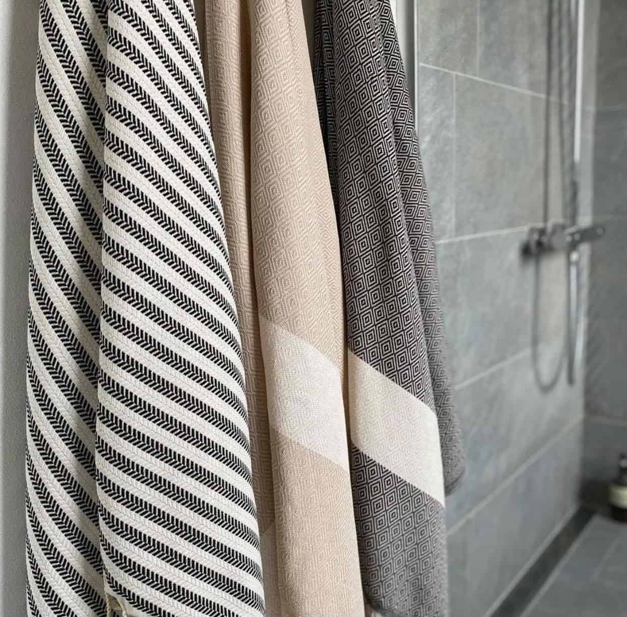 Hamam badehåndklæde med flotte striber - 90x180 - VIAMAJA.DK