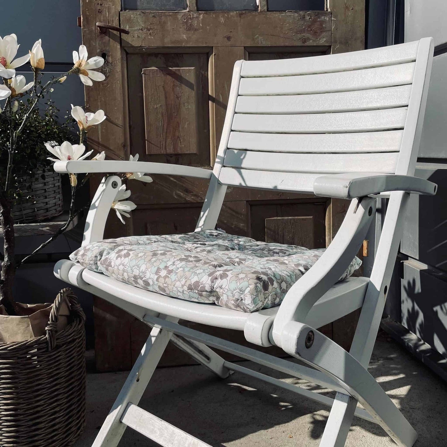 Havehynde futon – blomst lyseblå/sand – 40×40 - VIAMAJA.DK