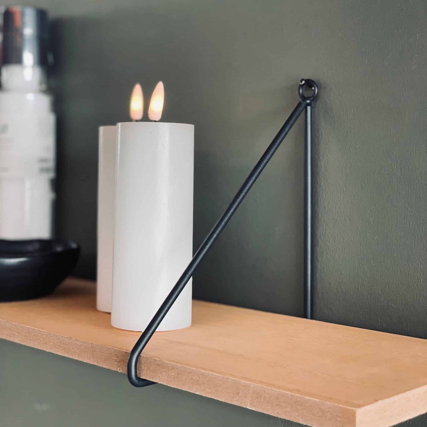 Hylde i træ og metal – 90cm - VIAMAJA.DK