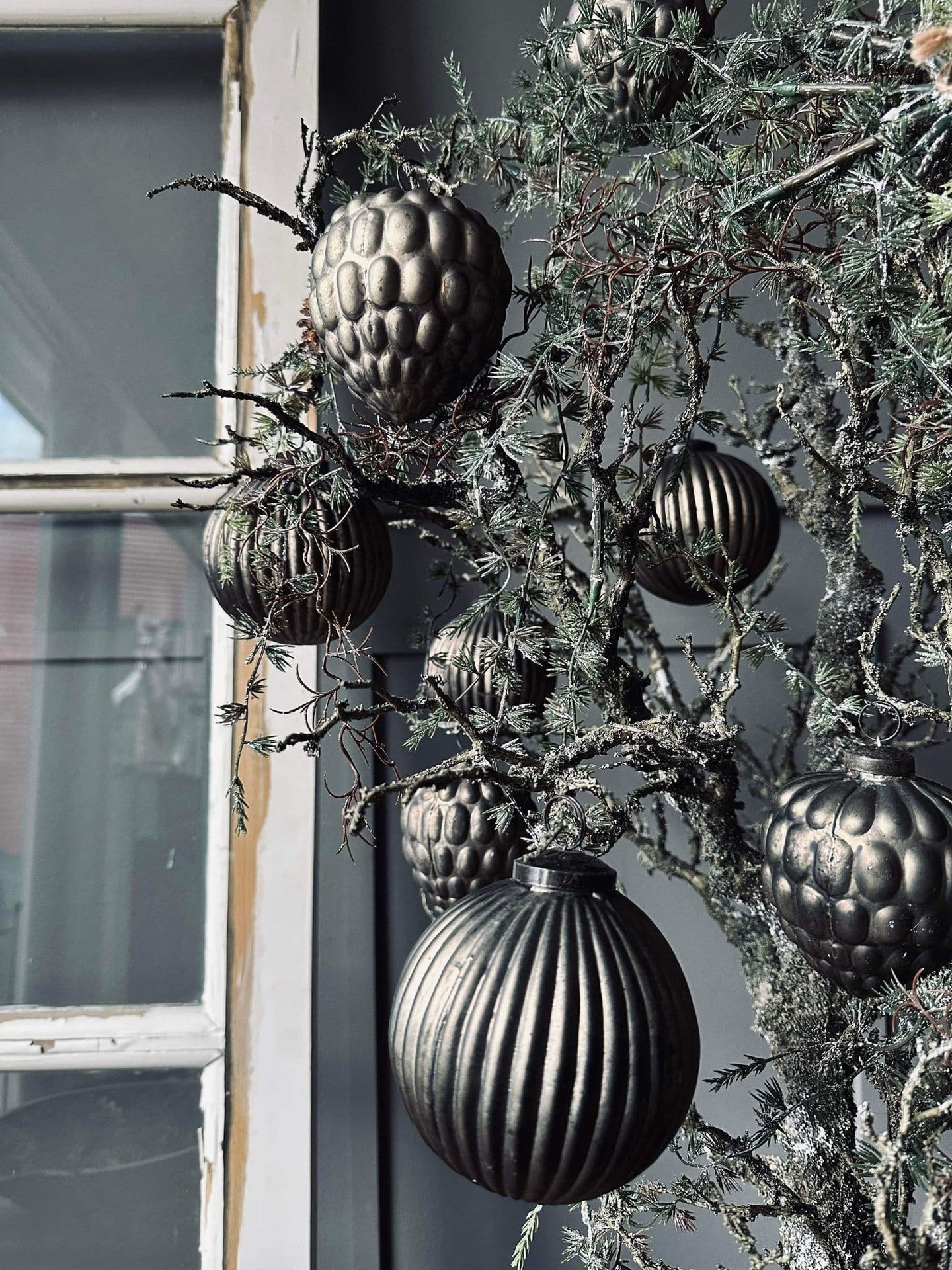 Julekugler 4 stk Mundblæst glas - Sølv m. Riller - Dia 10cm - VIAMAJA.DK