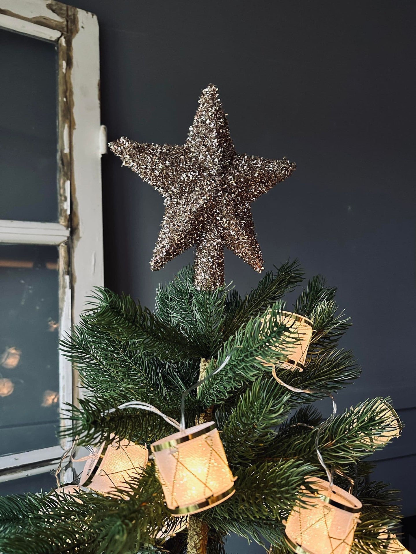 Julestjerne til juletræ 20 cm - VIAMAJA.DK