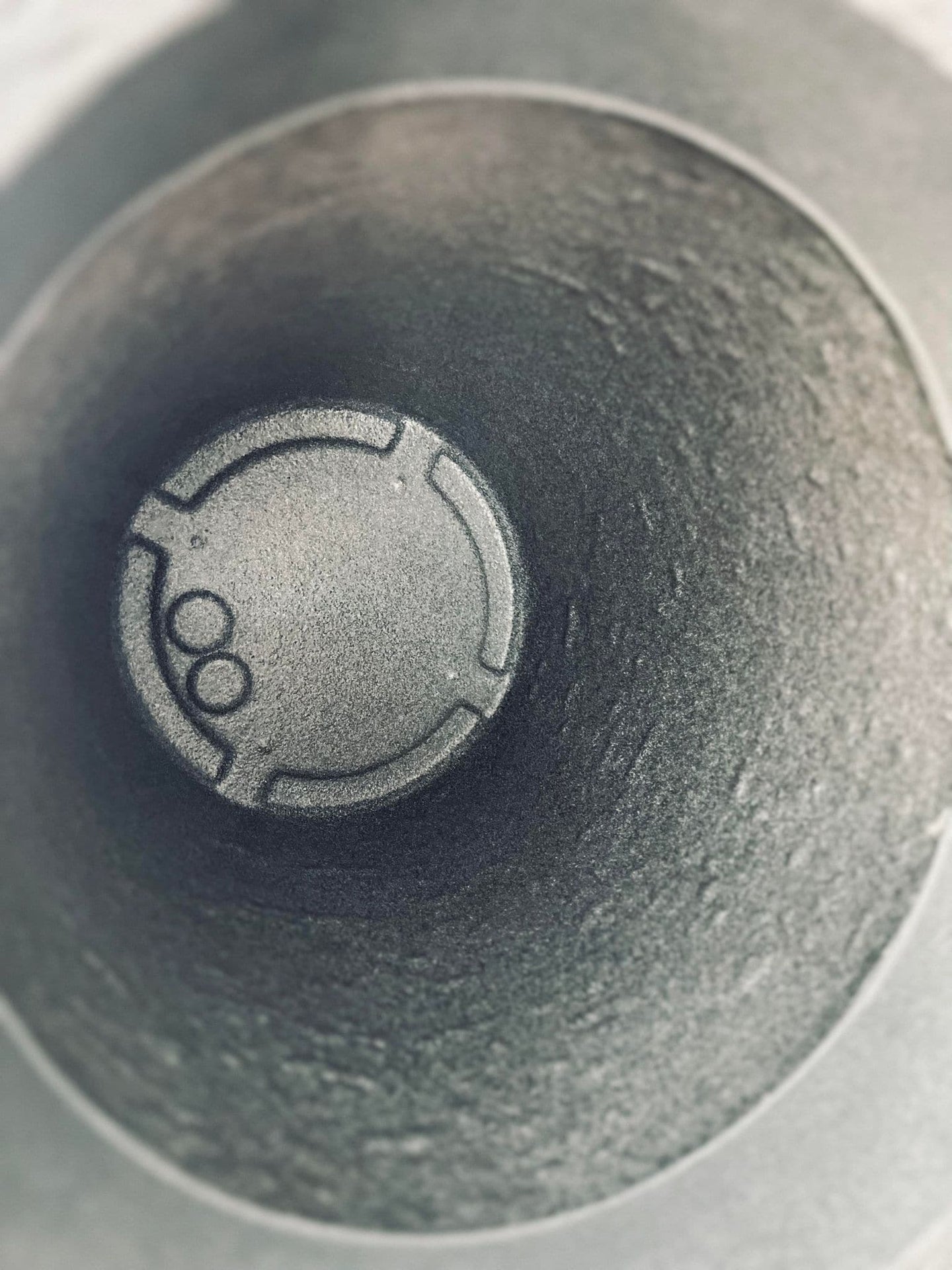 Krukke i plast - Lys grå med bred kant - VIAMAJA.DK