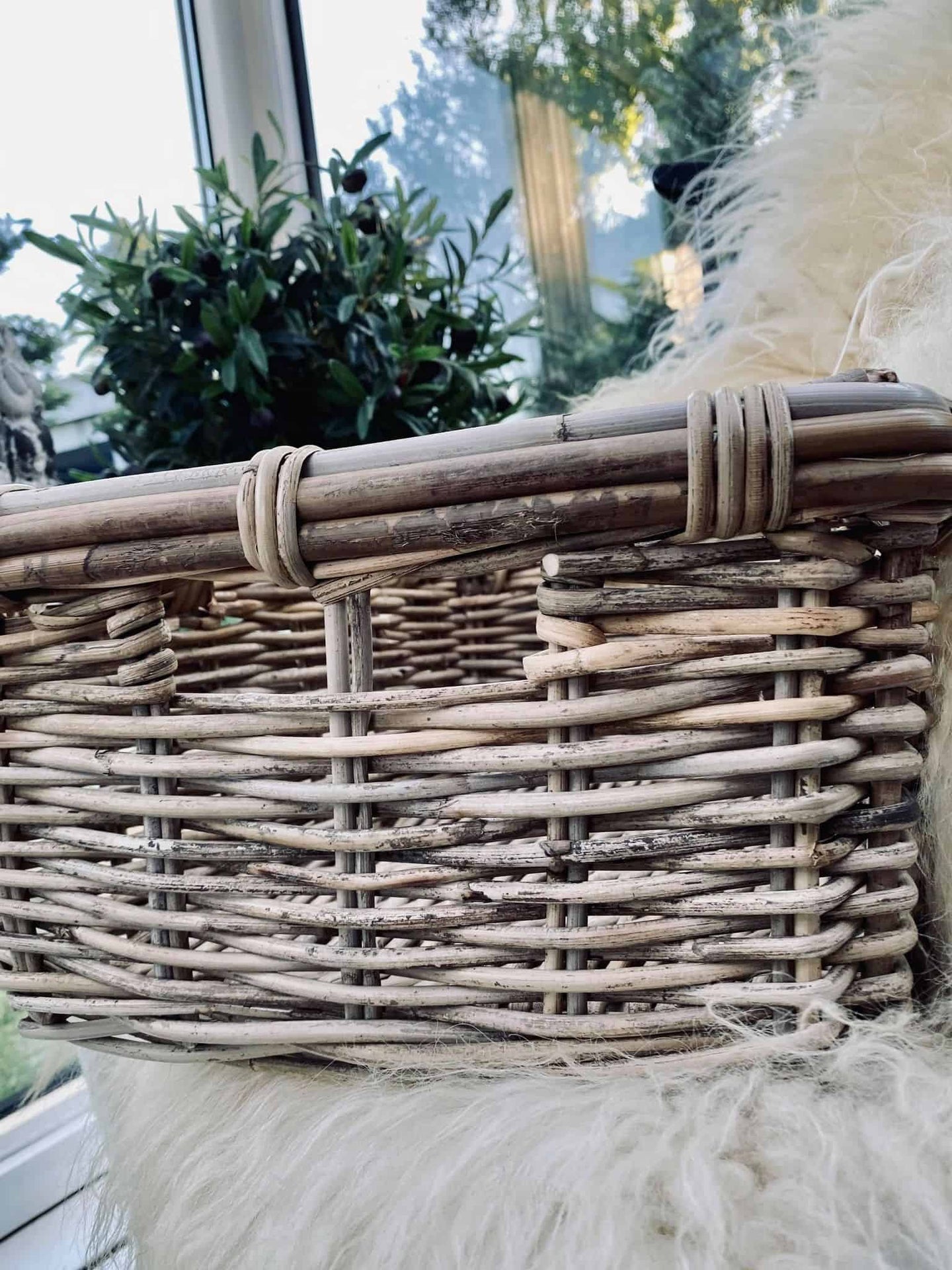 Kurv / kasse i kraftig rattan – Stor - VIAMAJA