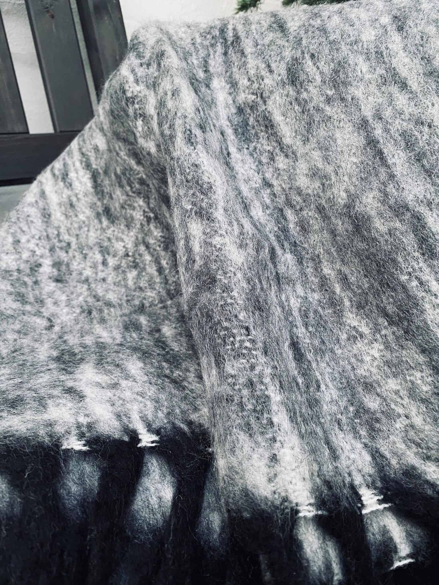 Lækker varm plaid - Grå / Sort - VIAMAJA.DK