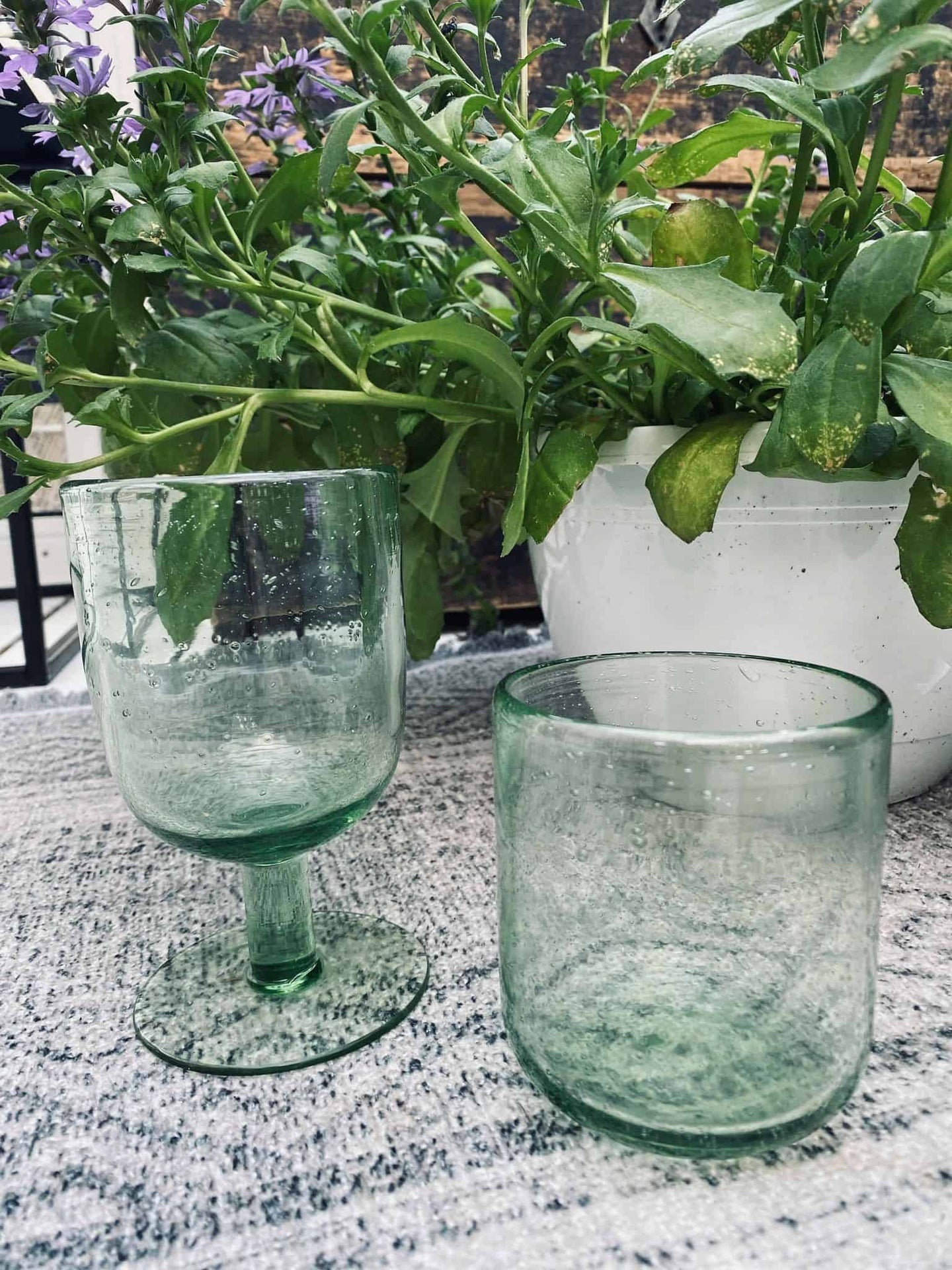 Mundblæst vandglas med bobler – Farve GREEN - VIAMAJA.DK