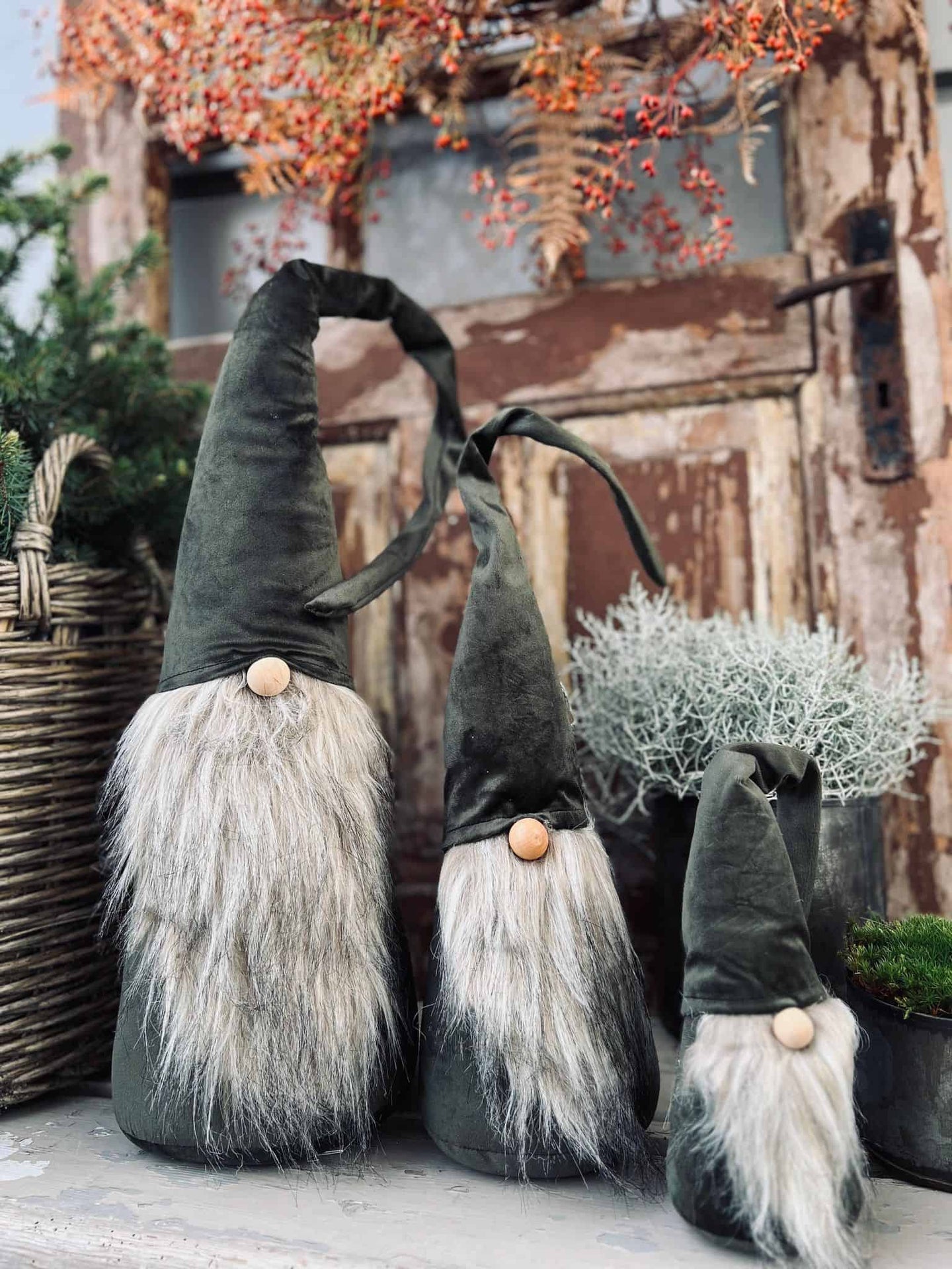 Nisse med skæg - Velour 32cm - VIAMAJA.DK