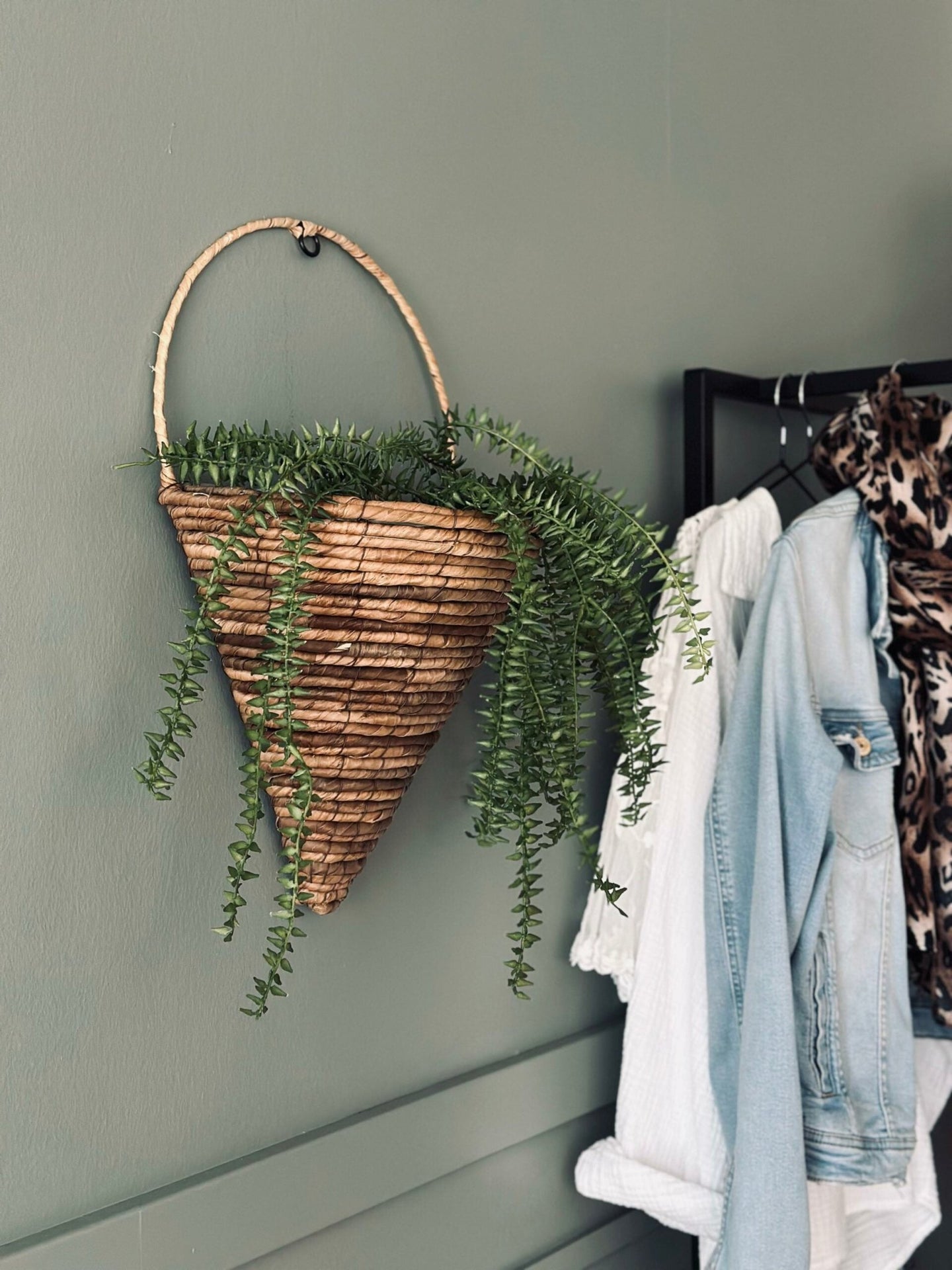 Plantekurv NALA i bananblade – Stor - VIAMAJA.DK