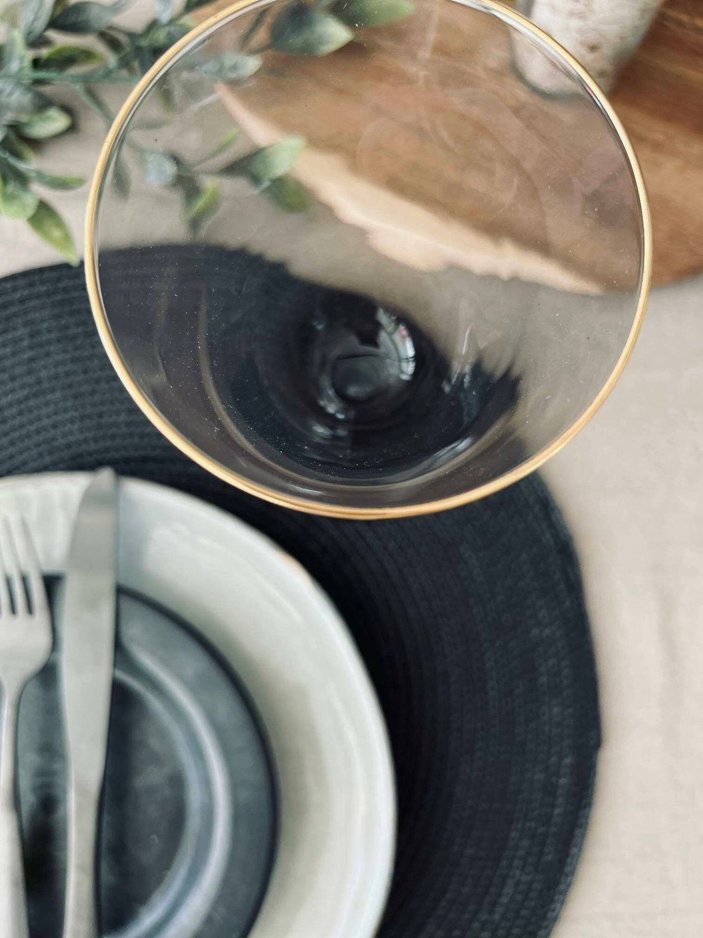 Rund dækkeserviet - Sort - VIAMAJA.DK