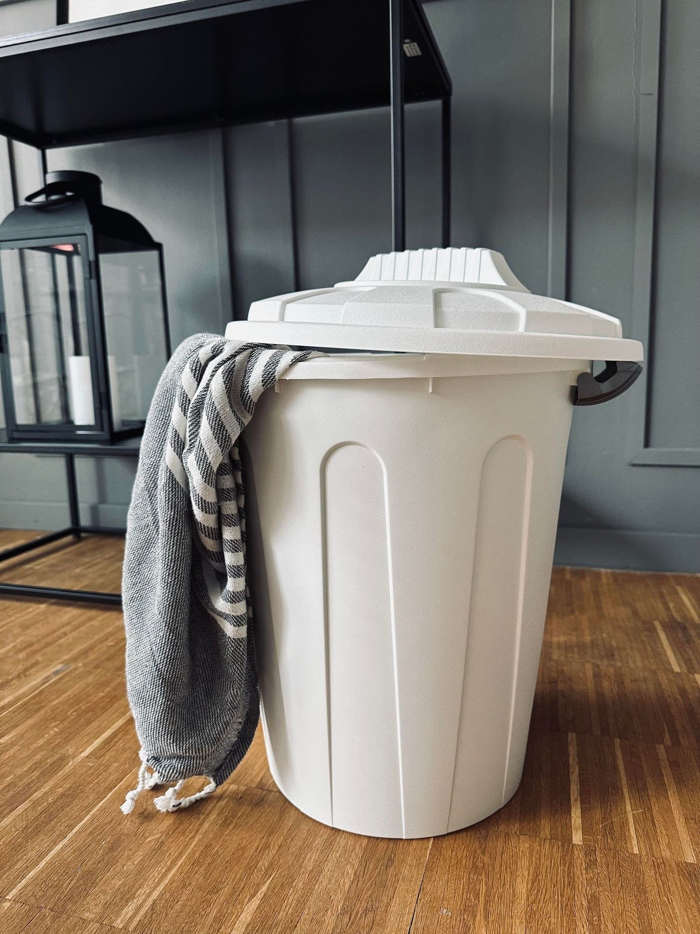 Spand med låg til opbevaring - Hvid - VIAMAJA.DK