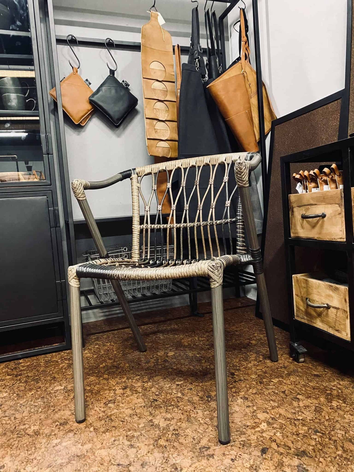 Spisebordsstol - Kan bruges Inde og Ude - AFHENTER TILBUD - VIAMAJA.DK