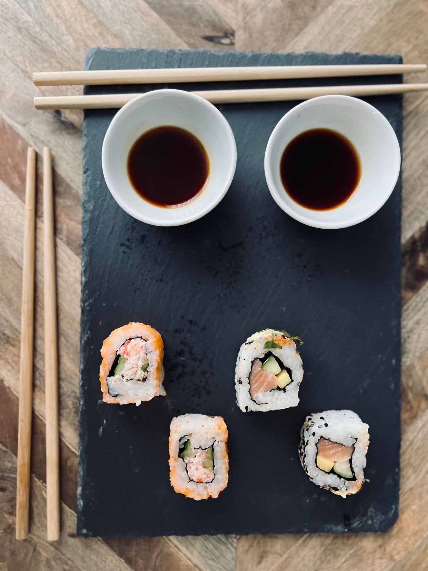 Sushi sæt til 2 personer - VIAMAJA.DK