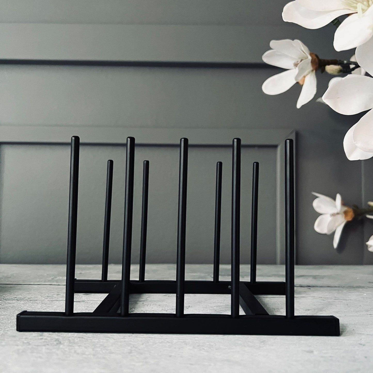 Tallerken stativ i sort metal - 4 tallerkner - VIAMAJA.DK