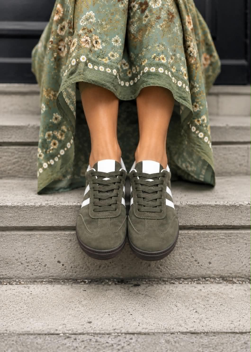 Sneakers green