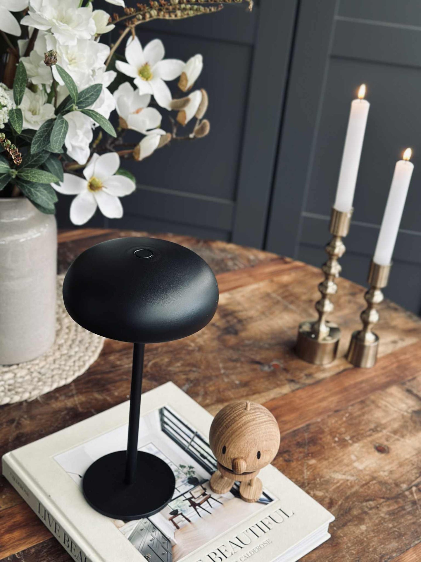 Isolde LED touch bordslampa. Svart/Beige