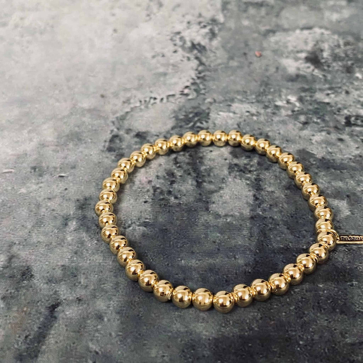 14 karat Guldbelagt armbånd sammensat af sirlige perler - VIAMAJA.DK