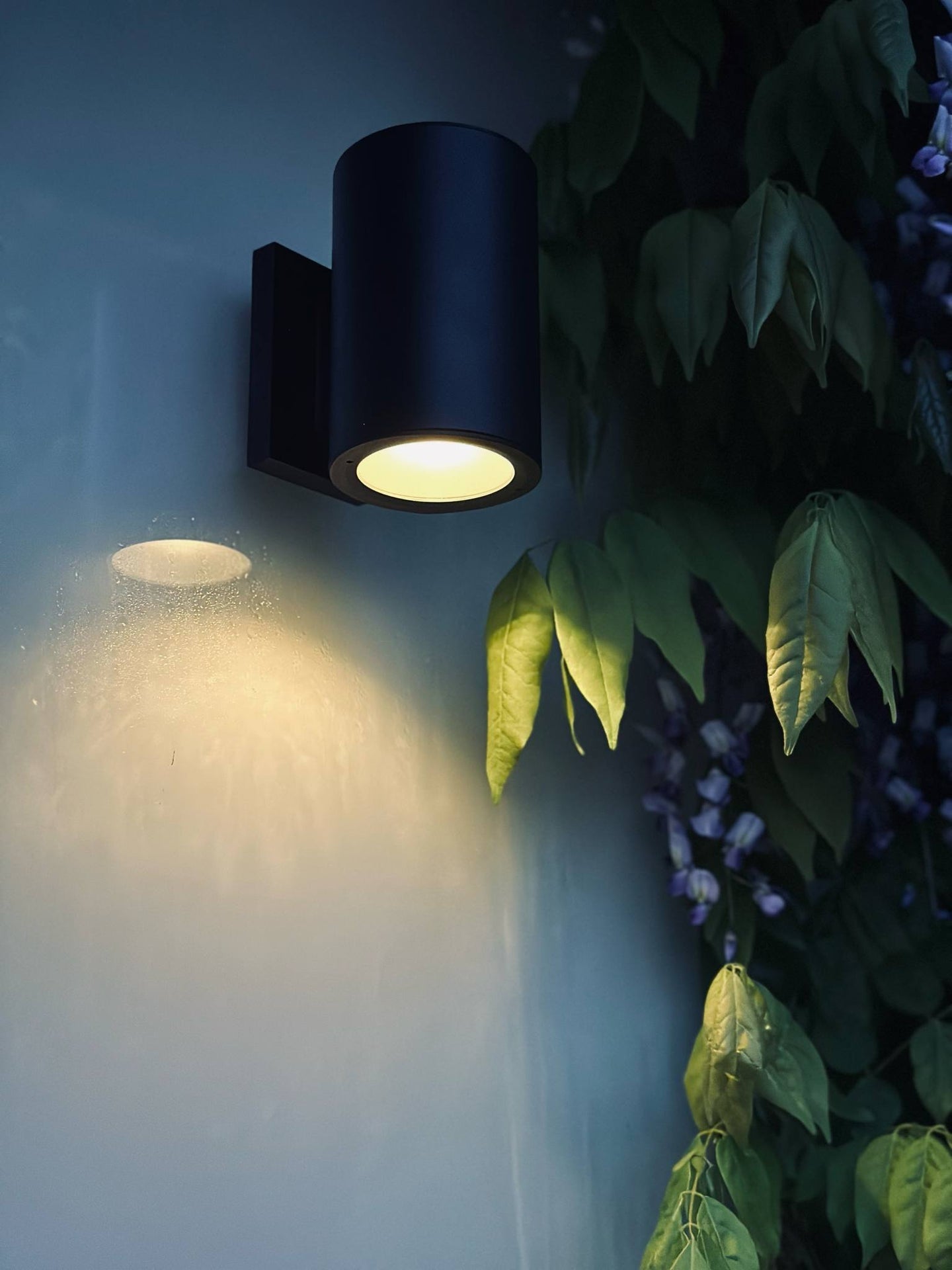Vägglampa med solceller