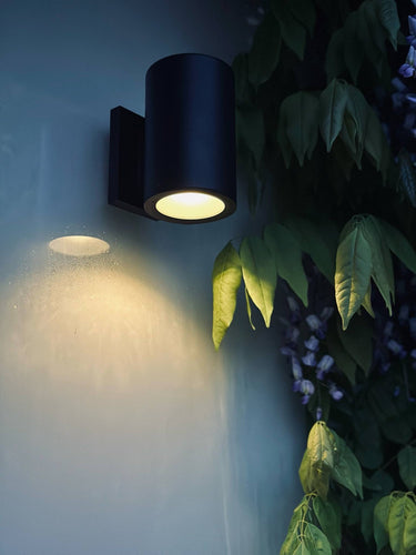 Vägglampa med solceller