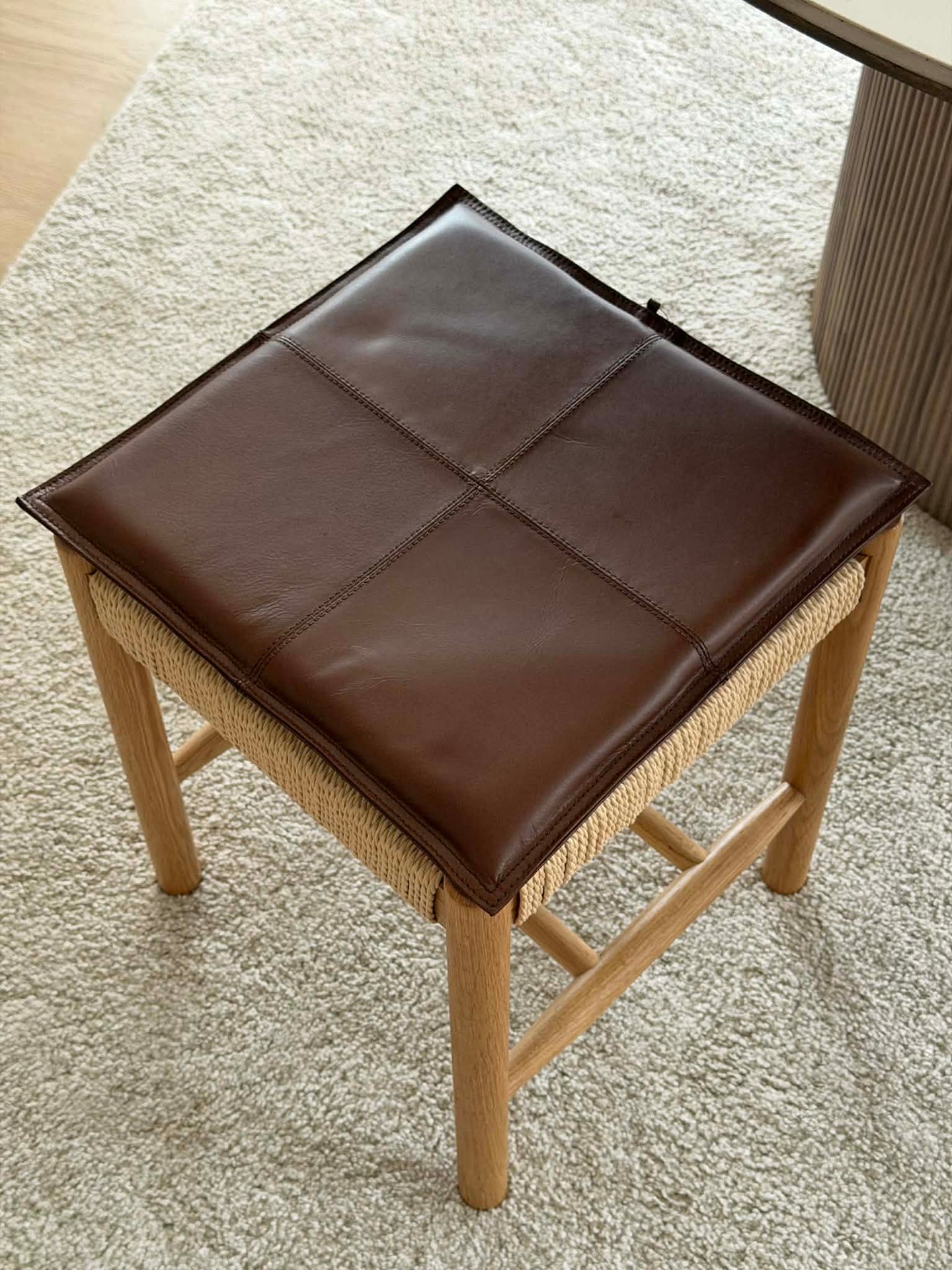 Sitsdyna i läder - Valnöt 38x38cm