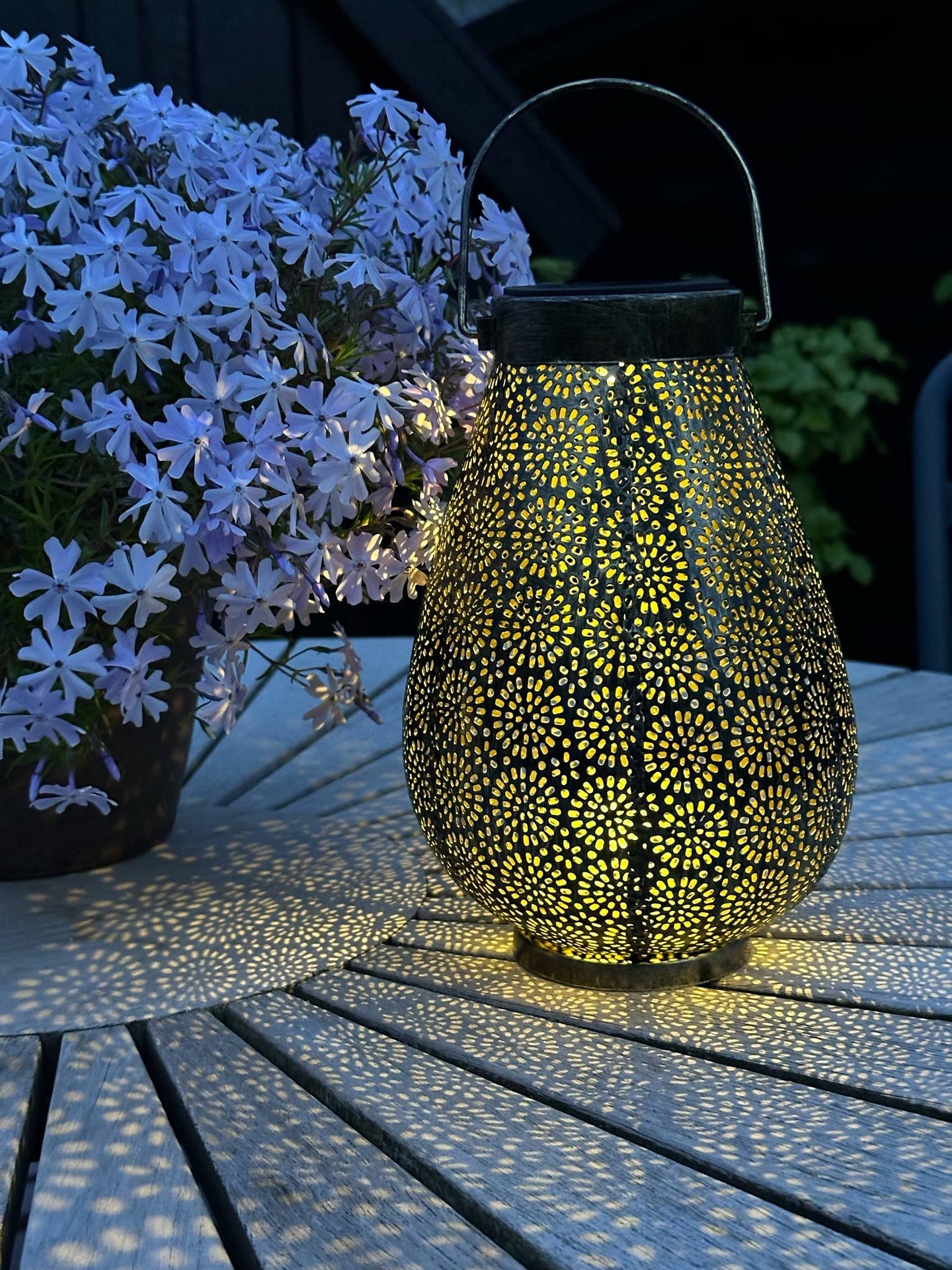 Lykta med solceller - GOLDEN