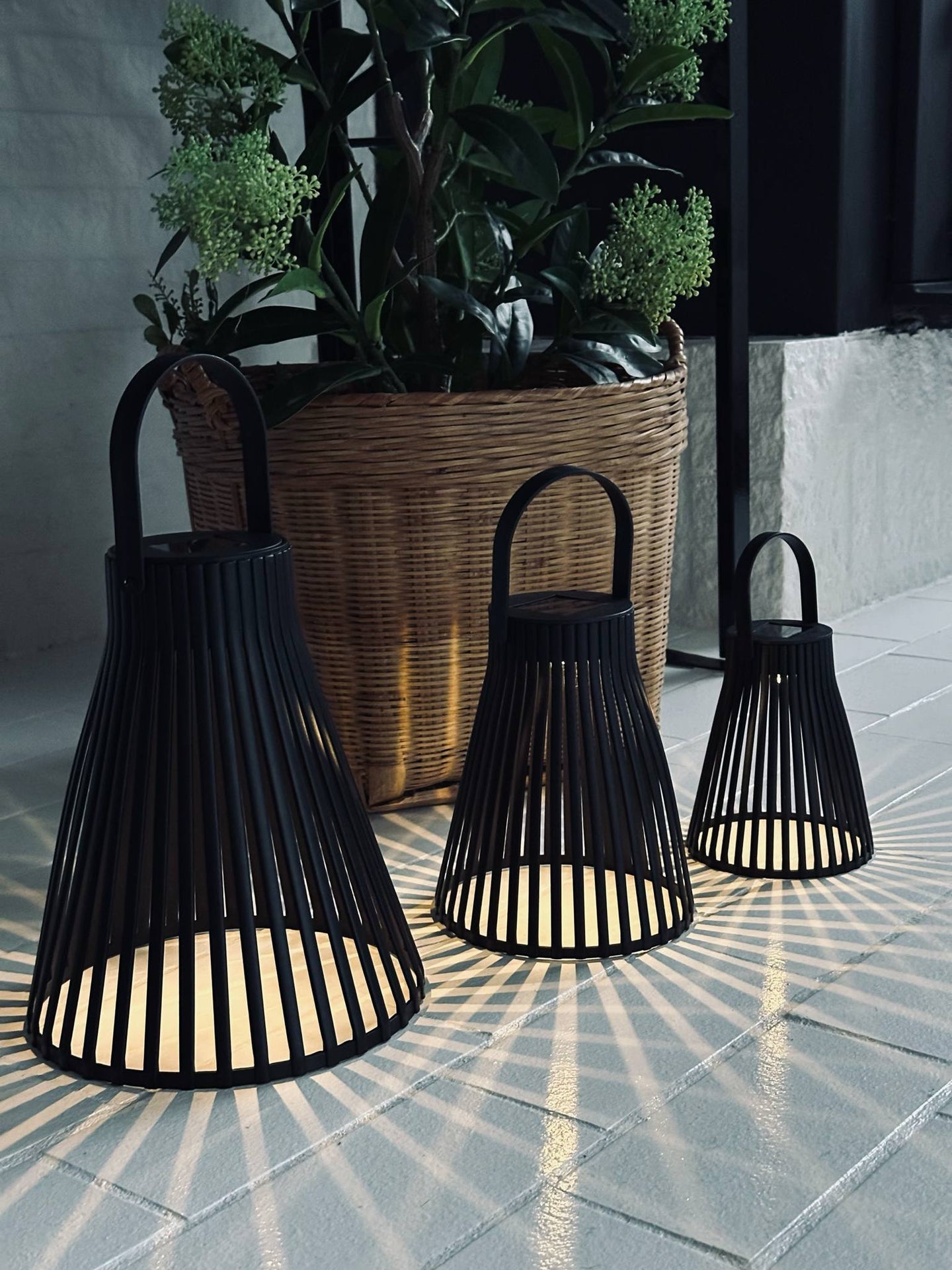 Lykta med solceller - GARDEN BLACK 18 cm