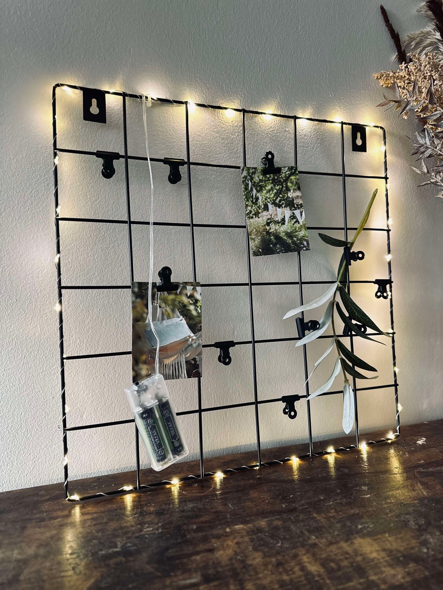 Tavla i svart metall – inkl ljusslinga och klämmor