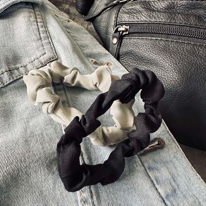 Hårsnoddar Scrunchie Svart / Grå - 2 st