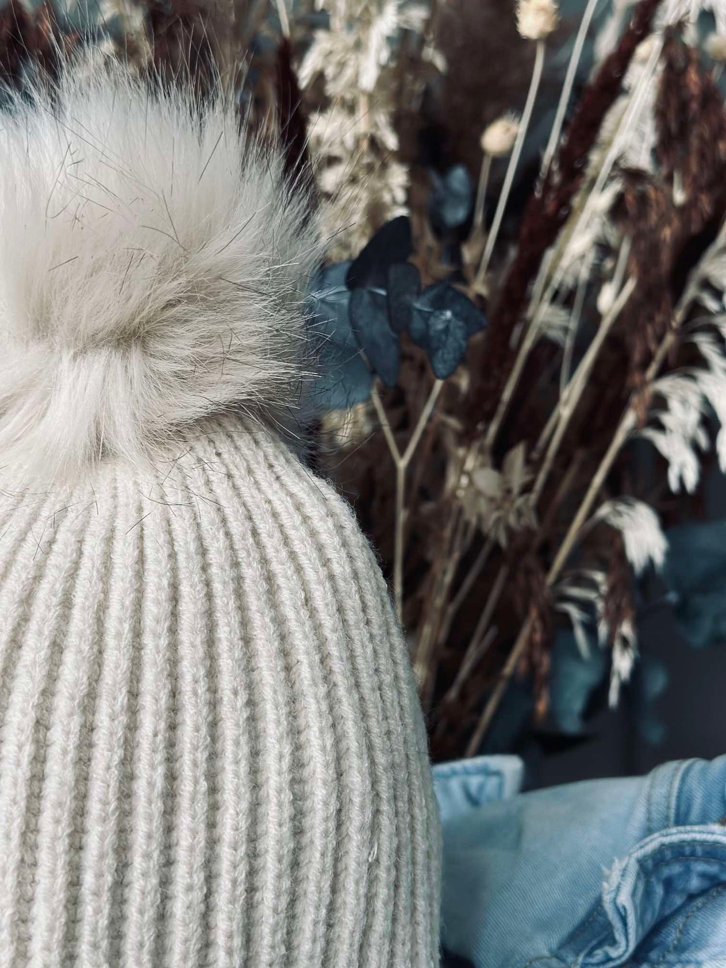 Mössa med tofs - Creme