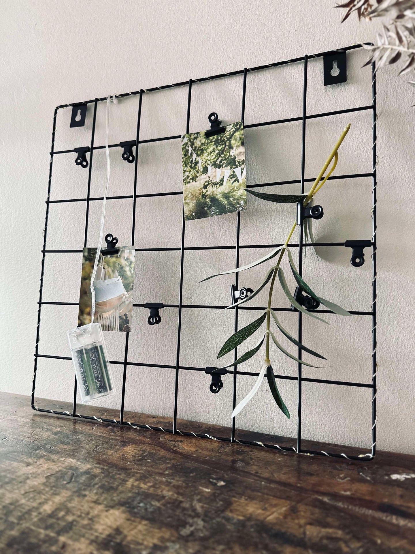 Tavla i svart metall – inkl ljusslinga och klämmor