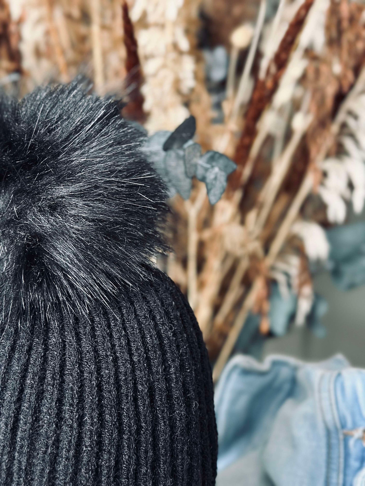 Mössa med tofs - Svart