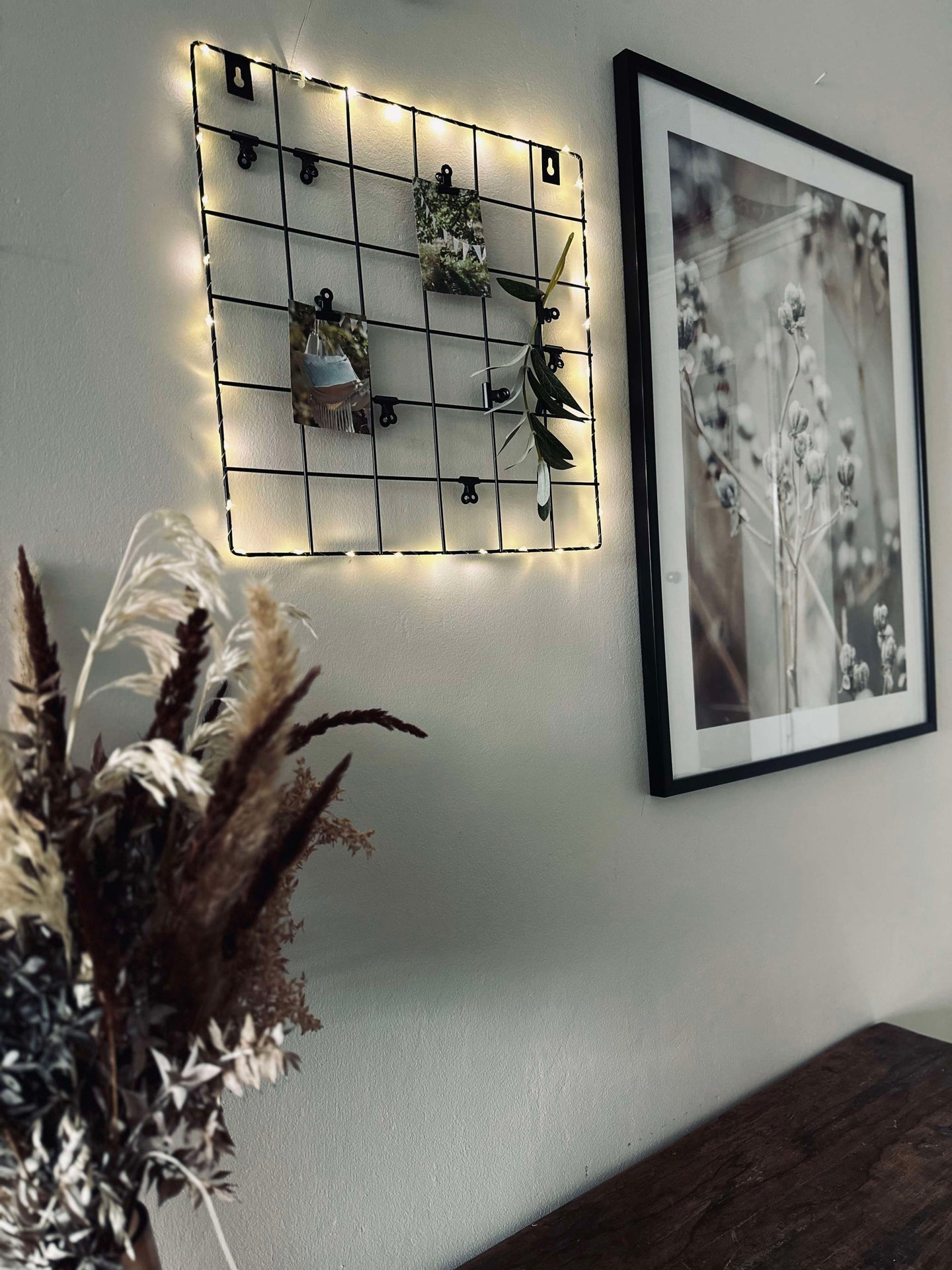 Tavla i svart metall – inkl ljusslinga och klämmor