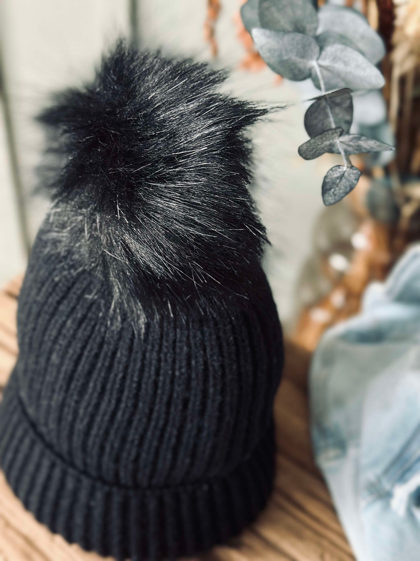 Mössa med tofs - Svart