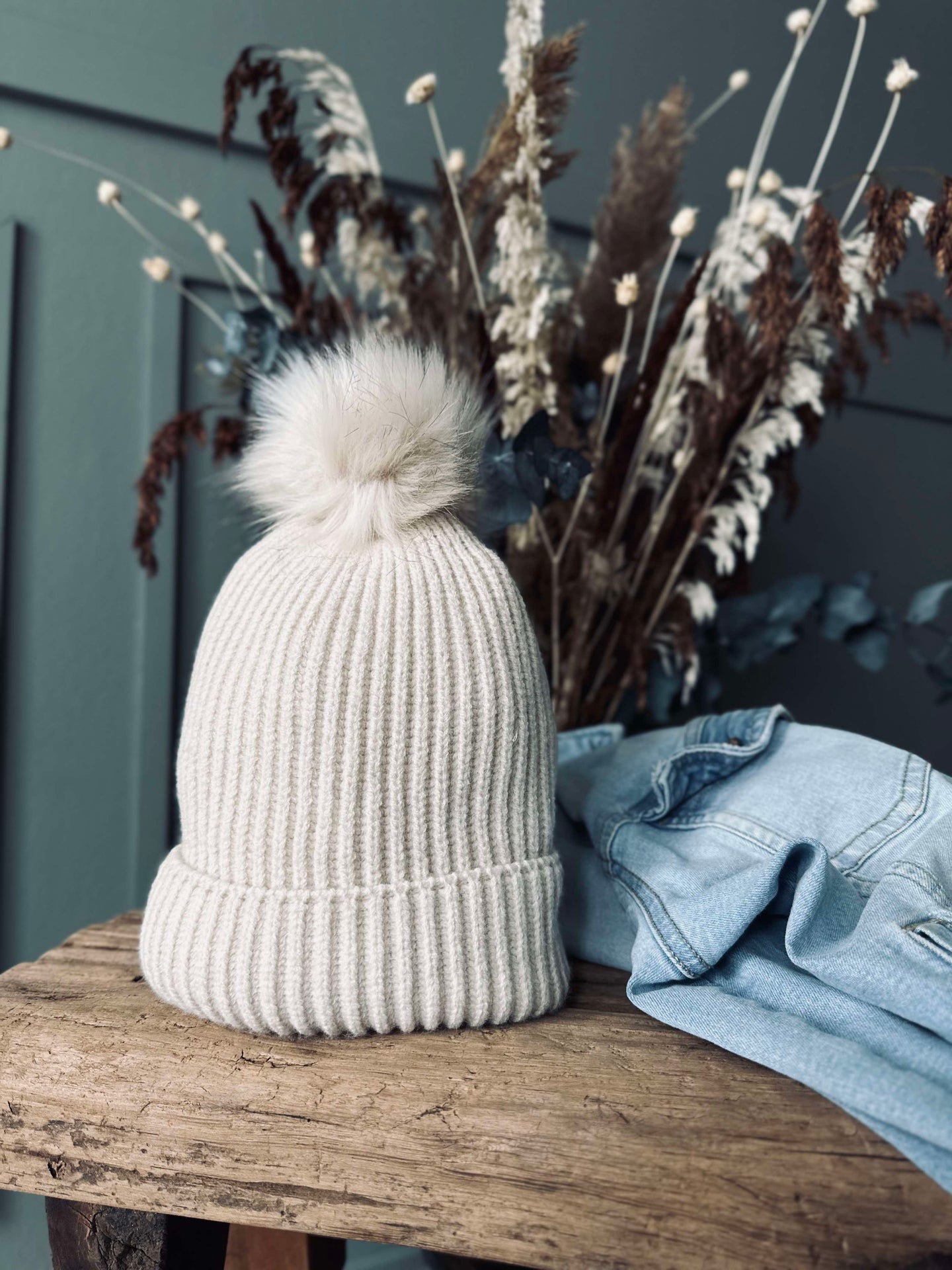 Mössa med tofs - Creme