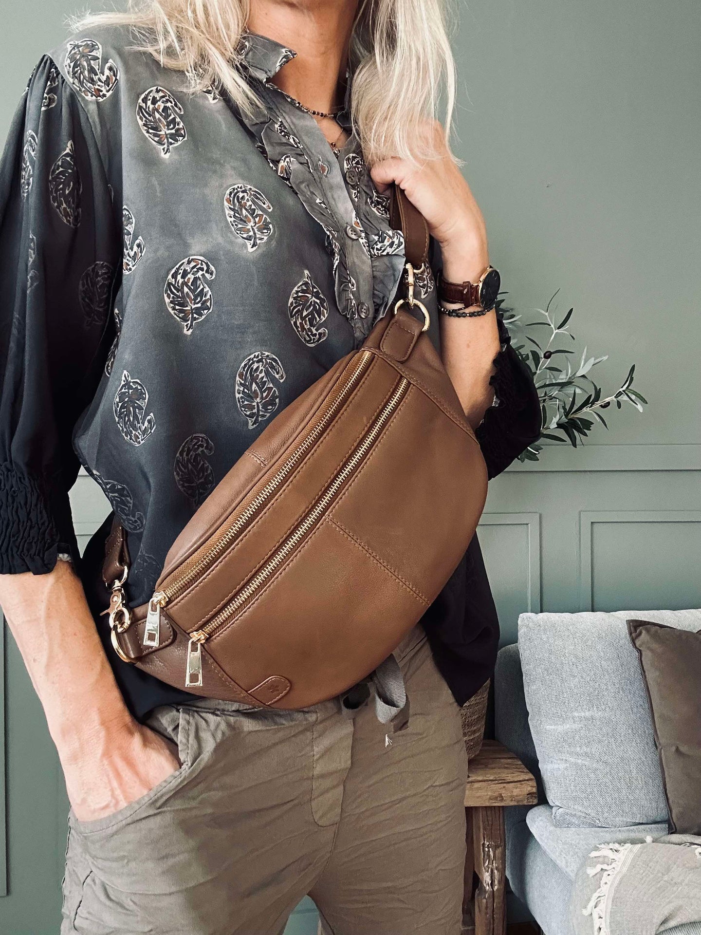 Midjeväska Astrid - Kaffe / Guld