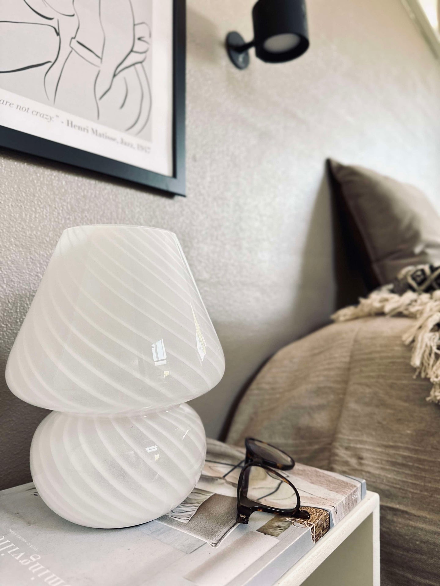 Mushroom Medium – Vit munblåst glas