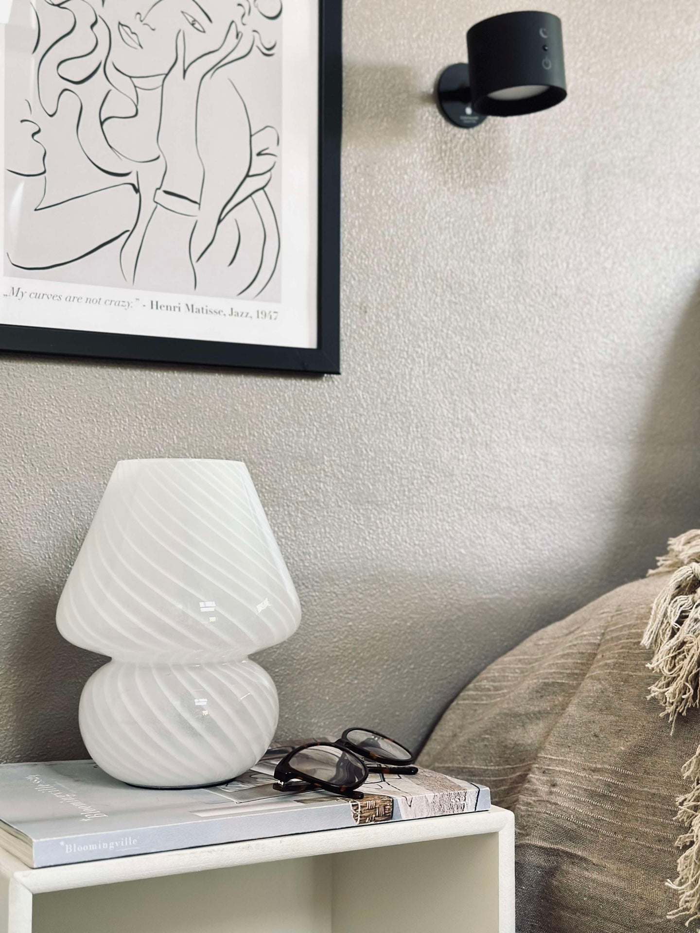 Mushroom Medium – Vit munblåst glas