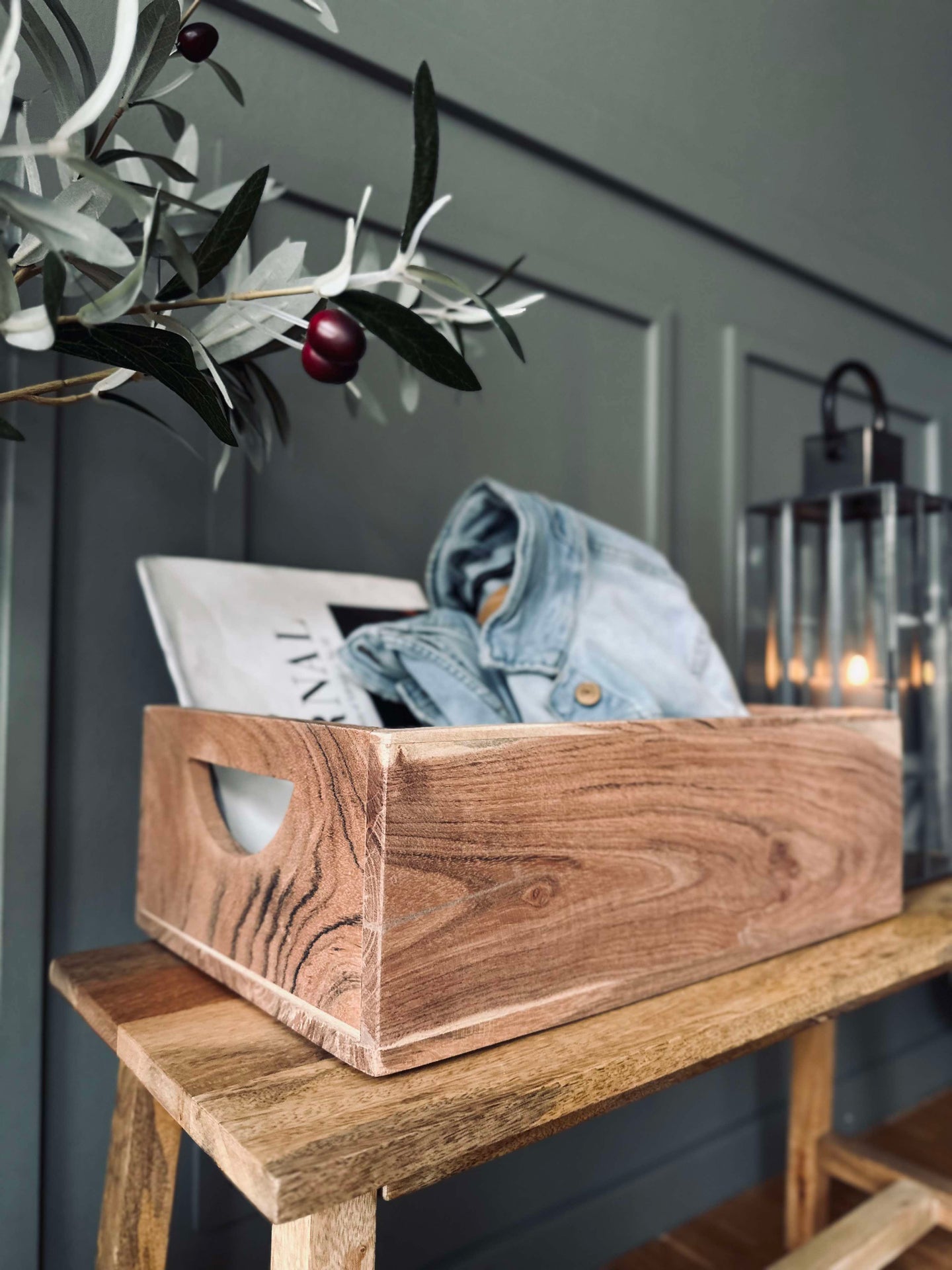 Låda i massiv akacia