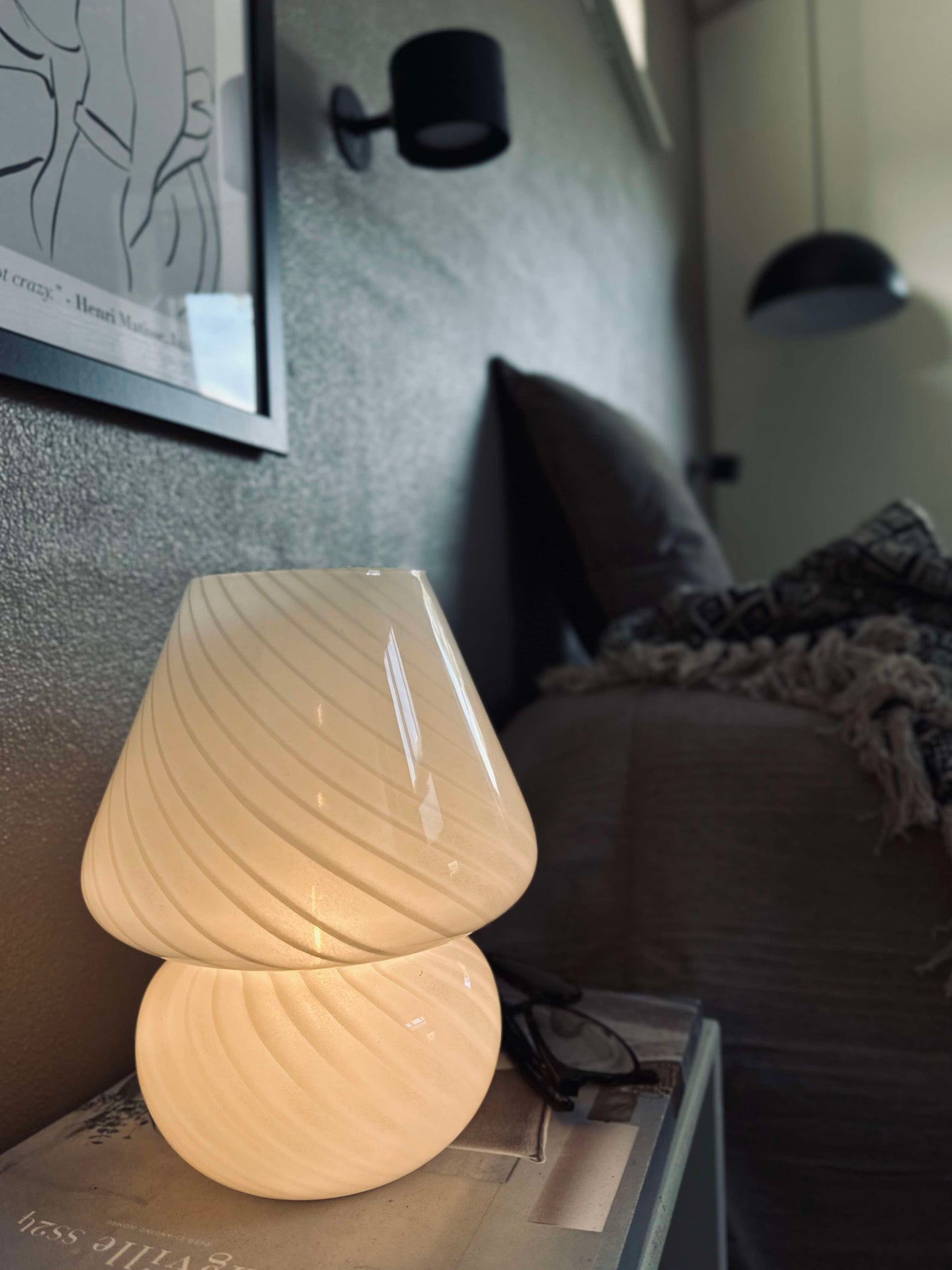 Mushroom Medium – Vit munblåst glas