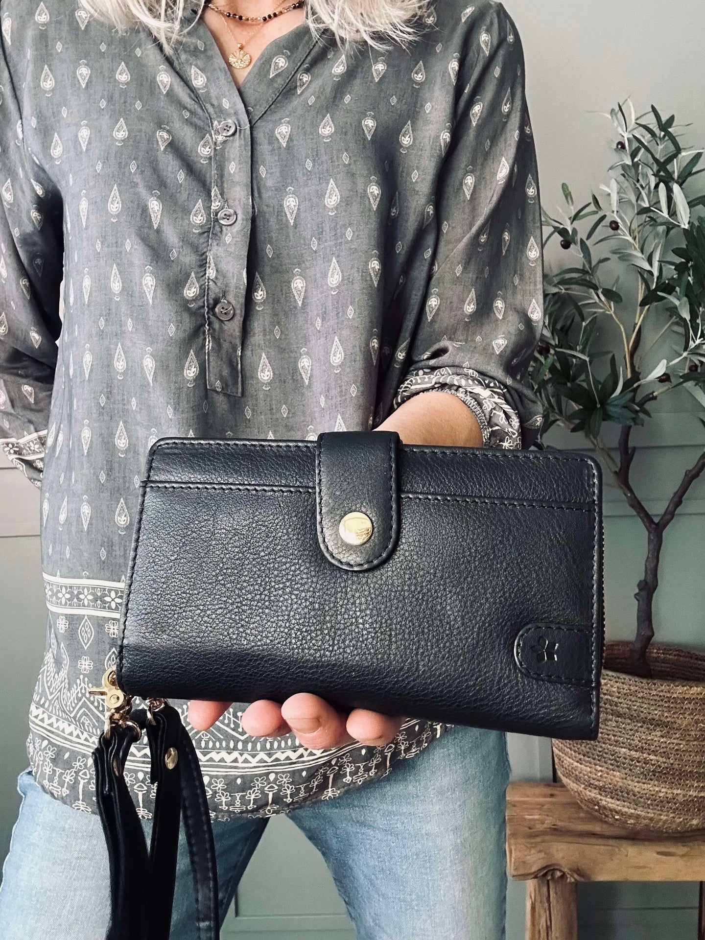 Clutch Posh – Black / Gold