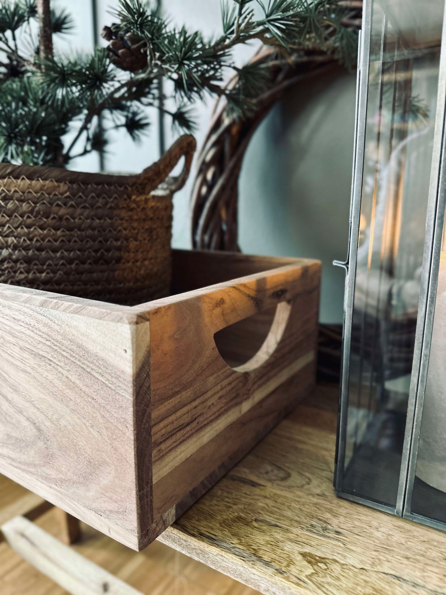 Låda i massiv akacia