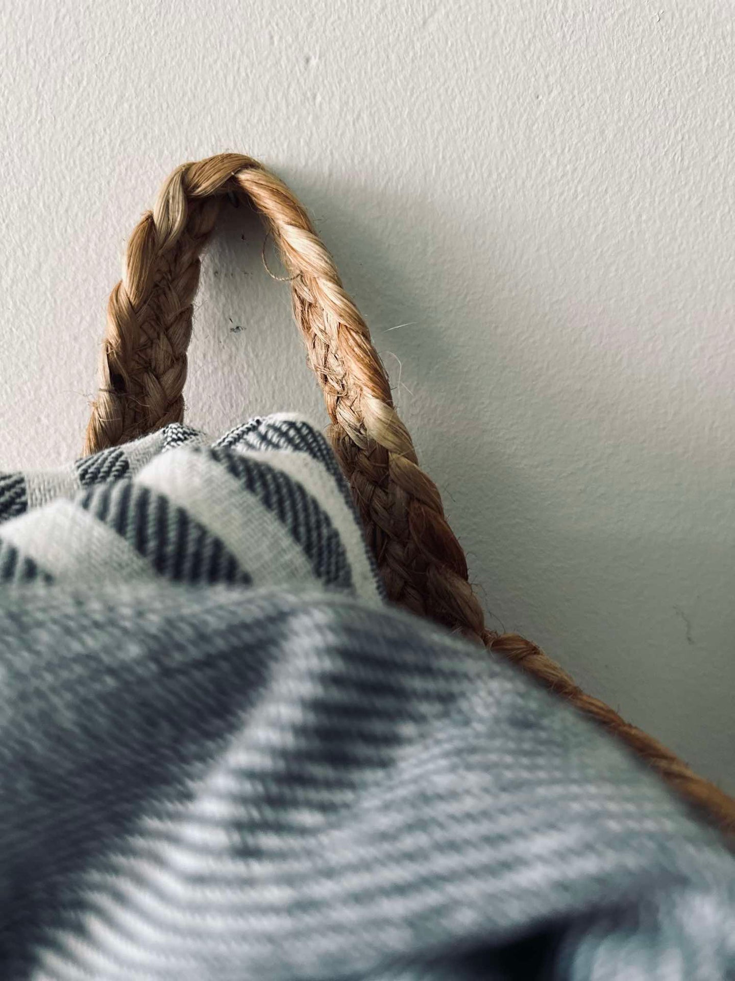 Hängkorg med handtag - Jute liten