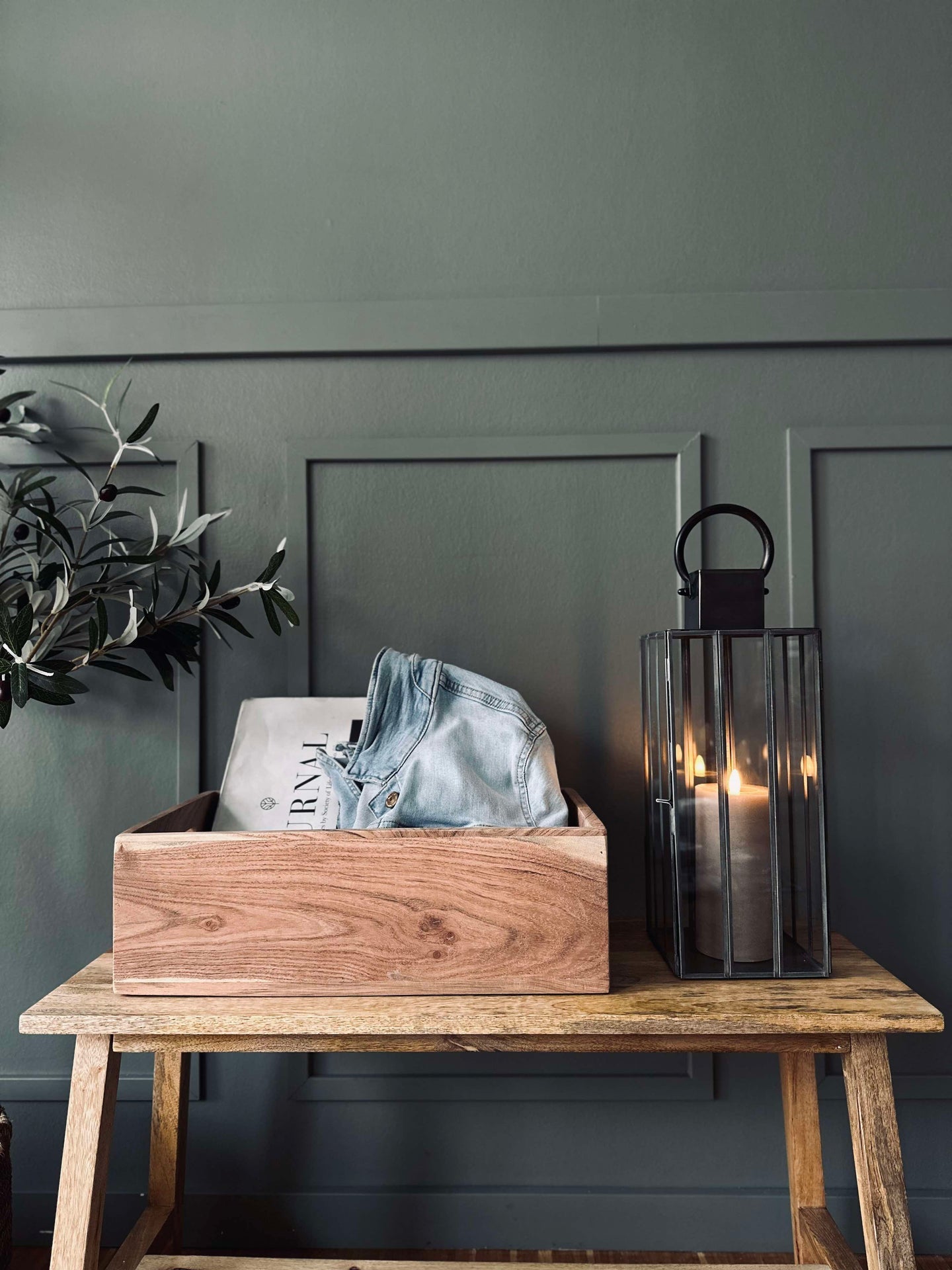 Låda i massiv akacia