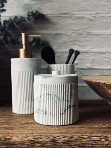 Burk med lock i marmorlook