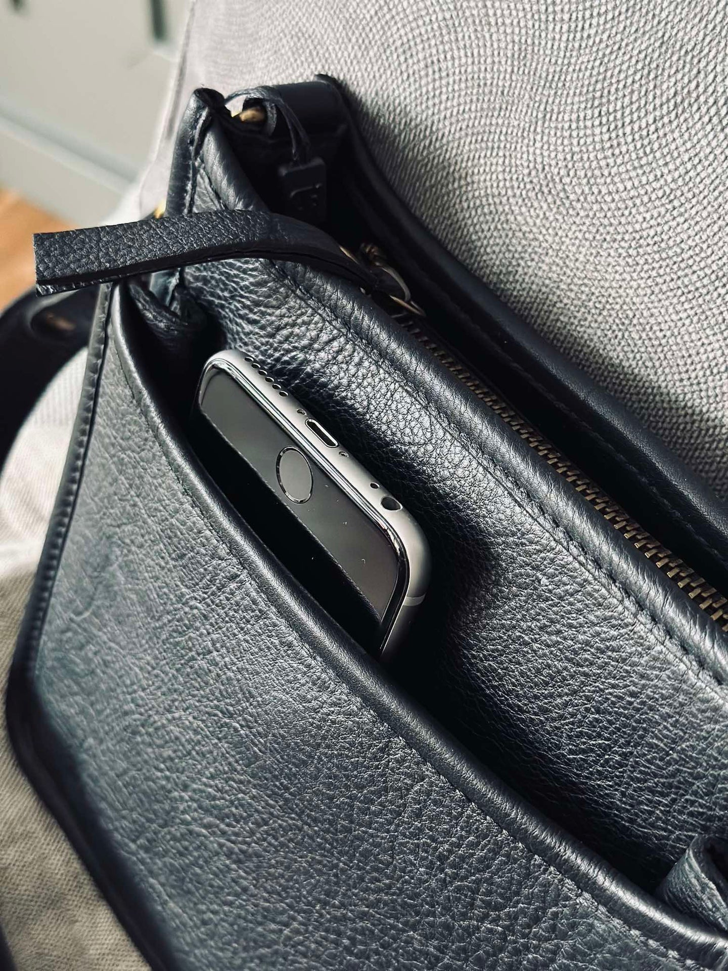 Crossover Felina Svart