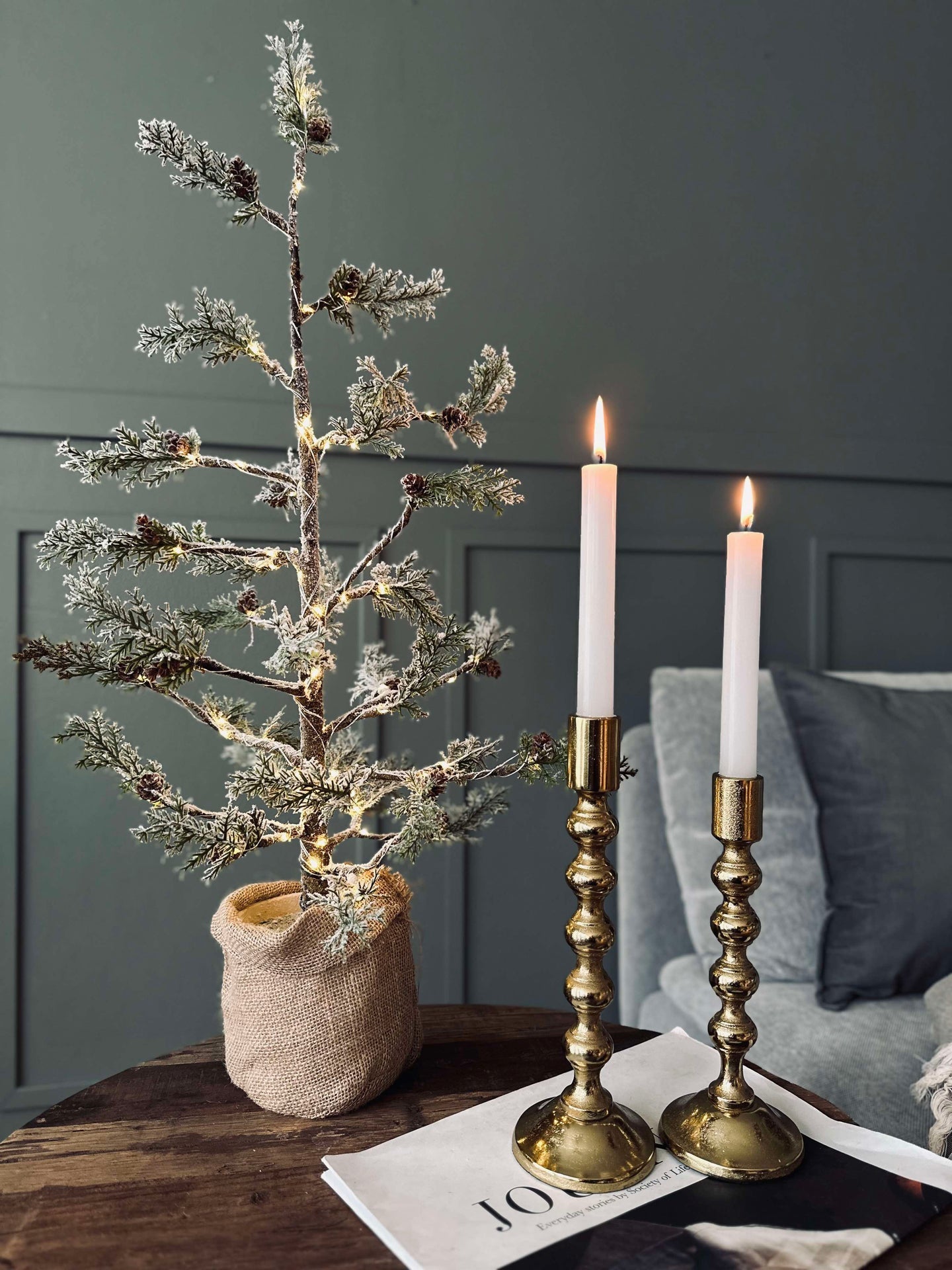 Julgran med kottar och ljusslinga - 70 cm