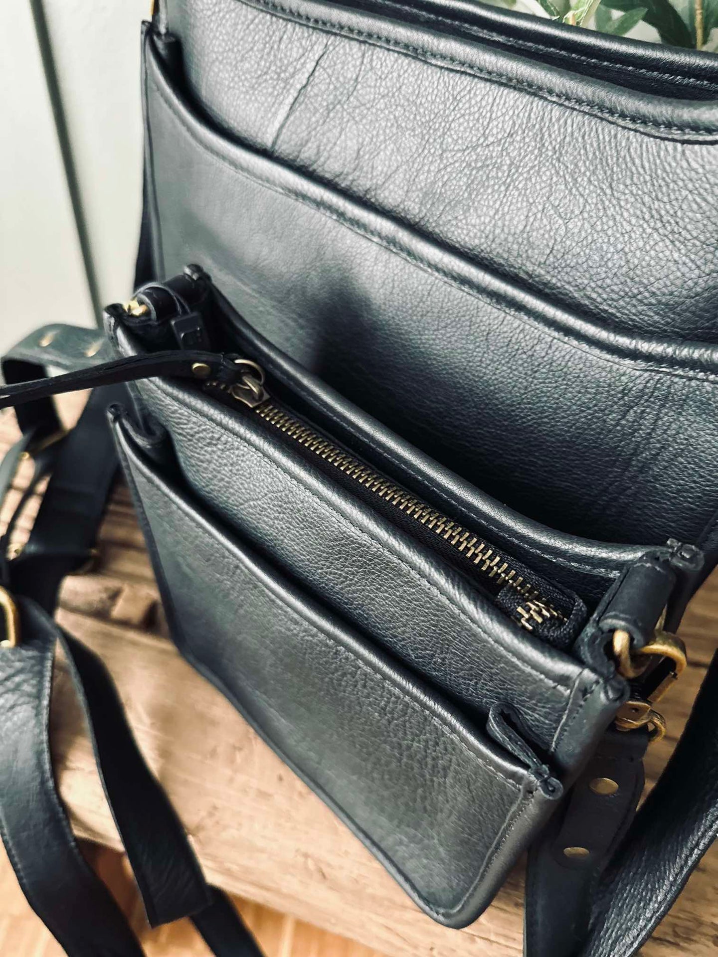 Crossover Felina Svart